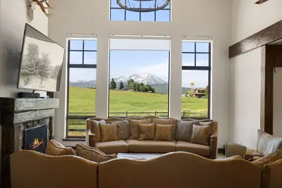 Image de 7 Br Mountain Retreat with A/C, Hot Tub, Fireplace & Sopris Views Between Aspen & Carbondale