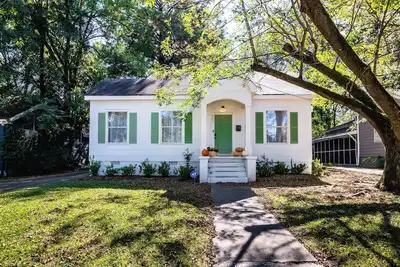 Image de Bright and Airy in the Heart of Fondren!