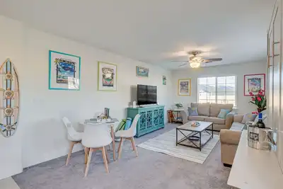 Image de 12 Mi to Reno: Hot Tub Haven in Sparks!