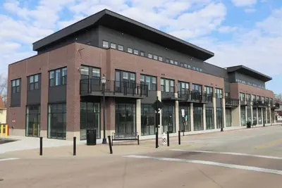 Image de New Luxury Condo, Speedway In, Bricks on Main