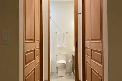 Image de Private suite on peaceful estate. Near town, full kitchen, 20 acre farm-stay!