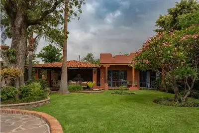 Image de Casita on 1/2 acre of flora beauty. Two arms, , wifi, access to kitchen and Tv