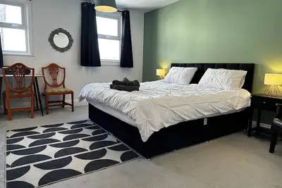 Image de Cosy super king 1 bedroom apartment close to town center