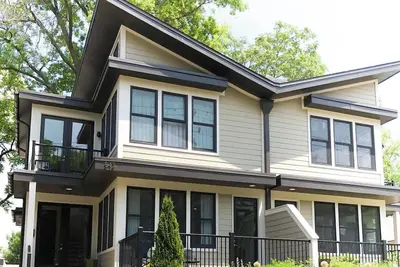 Image de Designer home is short walk to Rupp & Manchester