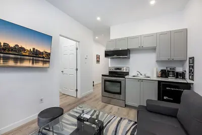 Image de Appartement neuf d'une chambre au cœur de Montréal près des restaurants et métro