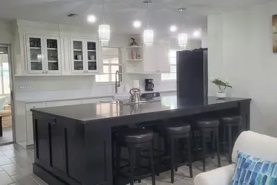 Image de 3 Bedroom family house. Within minutes of the beauty Jupiter has to offer!