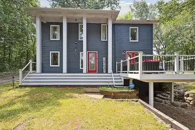 Image de Cozy and spacious home in Twin Lakes Area.