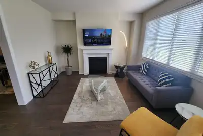 Image de Luxury Niagara Retreat, 15 min drive to Niagara Falls, 4 bdrms, sleeps up to 9