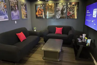 Image de Fun! Modern Efficiency Apartment