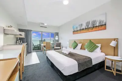 Image de 18th in the Clouds Cbd Resort Living with Pool