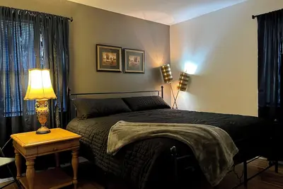 Image de Convenient, curbside Duplex close to Cullman businesses and restaurants!