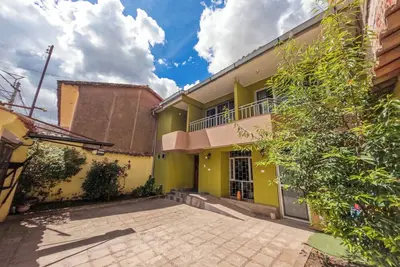Image de Beautiful five bedroom house\n\n