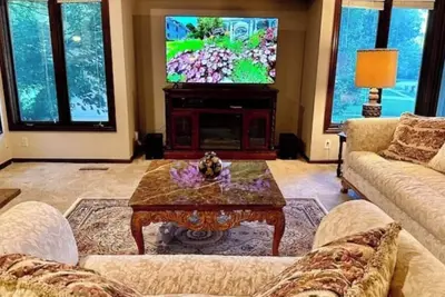 Image de Sunny Brick Home with big Sunroom 4br, 3ba