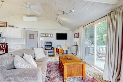 Image de Crystal Lake Cottage | House in Gilmanton