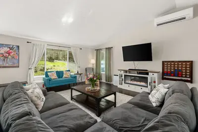 Image de Countryside Getaway: King beds, fire pit, and fast wifi!