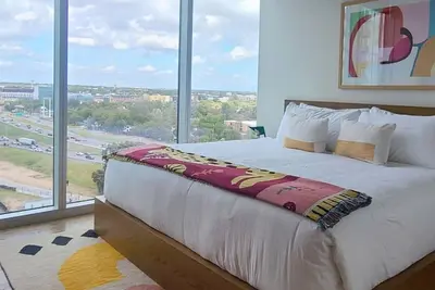 Image de Downtown Austin Corner Balcony Unit\nFLOOR 16 • 1 Bed 1 Bath • 894 ft² \/ 83 m²