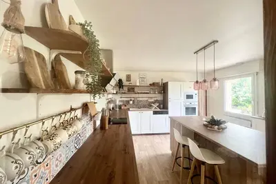 Image de Grande maison bretonne idéalement située proche plages et commerces!
