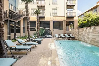 Image de Sophisticated 1, 100 sq. ft. apt in Plano near to Shops at Legacy.