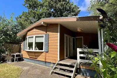 Image de Cosy chalet for 4 persons, garden with lawn and lots of privacy, WiFi, close to beach, forest and dunes