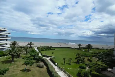 Image de Studio cabine vue mer avec parking, accès direct plage, proche commerces et thalasso