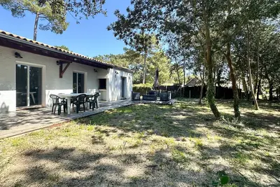 Image de Charmante Villa Rénovée avec Jardin, Climatisée, Pour 8 Pers - Quartier Boisé à La Palmyre