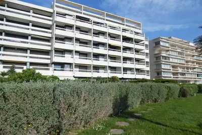 Image de Studio rénové climatisé avec parking privé à Canet-Plage