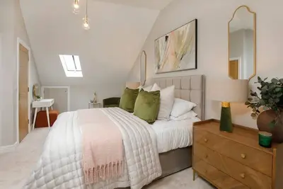 Image de The Crescent Court Apartment 9, Sleeps 4