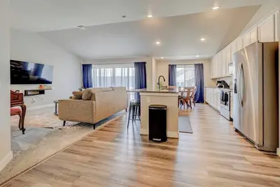 Image de Crestwood, Pueblo · Luxury City Escape - Garage - Yard - 10 Mins to Dt