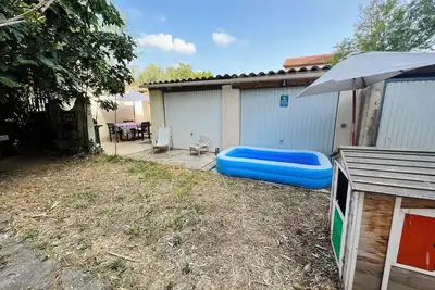 Image de Haut de villa avec coin jardin et cuisine d’été