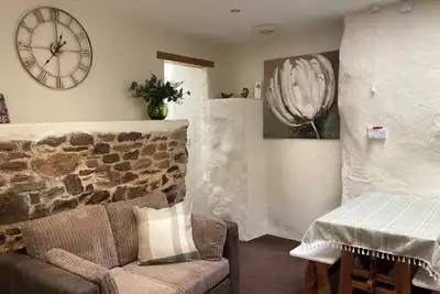 Image de 11. 5 acre farm stay for whole family in 3 x cottages-sole use pool/hot tub/river