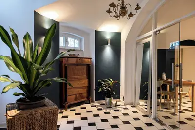 Image de Stunning, completely private basement apartment