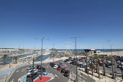 Image de Appartement 2 pièces vue sur la marina avec parking