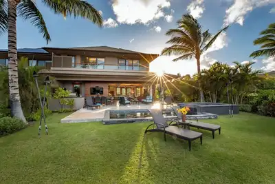 Image de Laule'a 11: Beachfront Luxury Retreat w/ Private Pool, Spa & Spectacular Views