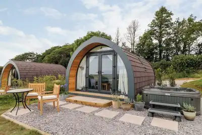 Image de Ash, romantic, with hot tub in Saltash