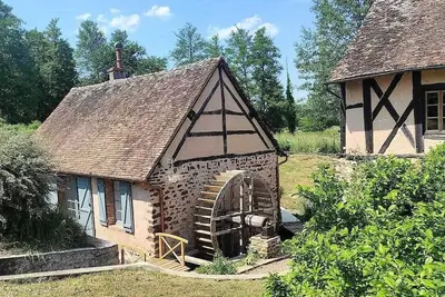 Image de Moulin du 17ème s avec piscine chauffée près de Sancerre