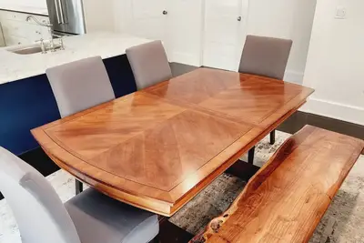 Image de Comfortable and conveniently located.