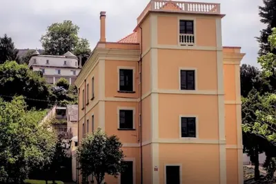 Image de Santa Emilia: Su Palacio de Ensueño en la Histórica Mondoñedo