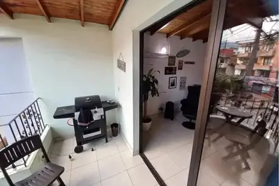 Image de Cozy 1. 5 Story w/ Balcony & Gas Grill next door to Bakery! Pet friendly too