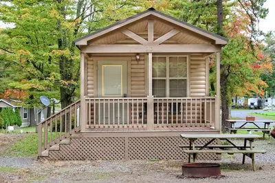 Image de Deluxe Cabin 69 w/ 4 Beds