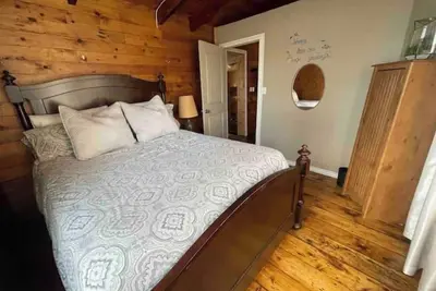 Image de Nestled Amongst the Mountains Waterfront Cottage