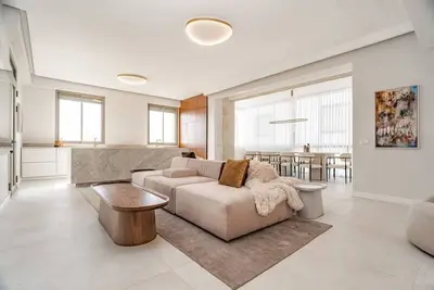 Image de Gorgeous 4 bdm Penthouse, Haneviim court