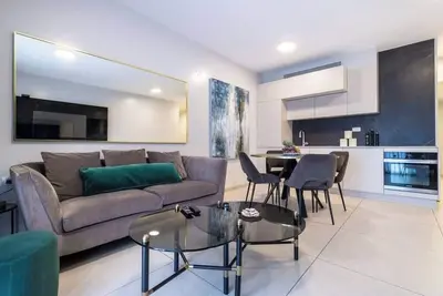Amazing 2 bdm apt, Haneviim boutique