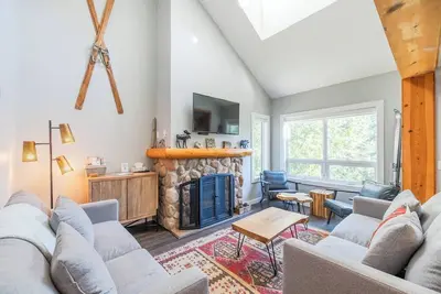 Image de 3 Bedrooms l Sleeps 7 Adults l Hot Tub