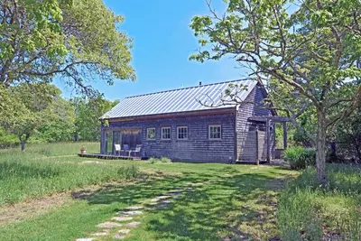 Beautiful Chilmark - Blueberry Ridge - August!