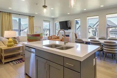 Image de Heber Haven w\/ Cozy Fireplace & Mountain Views!