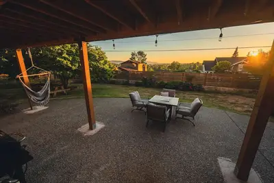 Image de Bay-view Suite with pet friendly yard