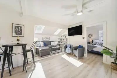 Image de Pet-Friendly Newman Lake Cottage w/ Beach Access!