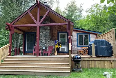 Image de Northern Retreat, 3br Rustic Cabin: Lakeview, Private Beach & Dock, Pet Friendly
