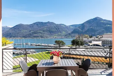 Image de magnificent apartment with terrace overlooking the lake