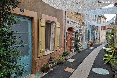 Image de à 5 mn de la mer, dans le centre médiéval piétonnier, maison de village de 60 m2